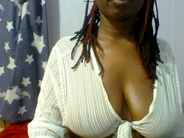 Sweet-petite live cam on BongaCams