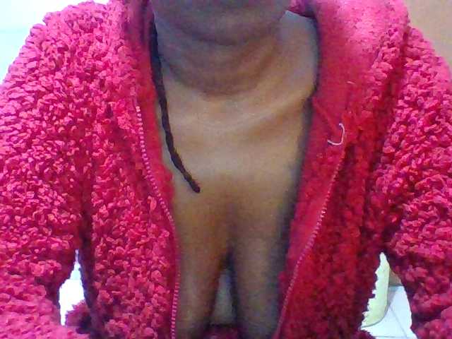 Sweet-petite live cam on BongaCams
