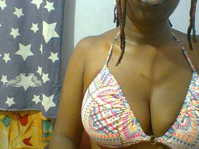 Sweet-petite live cam on BongaCams