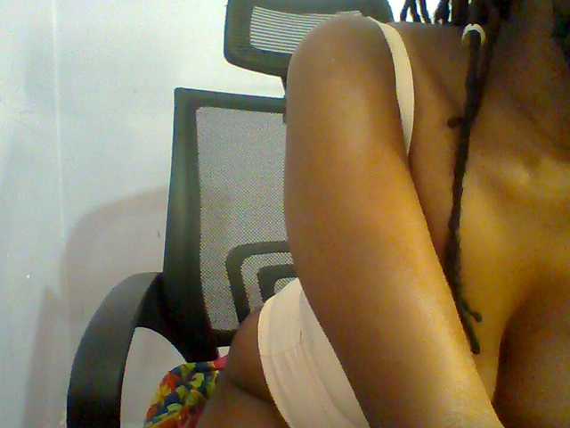 Sweet-petite live cam on BongaCams