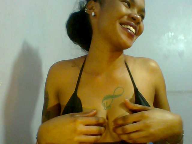Sweet-petite live cam on BongaCams
