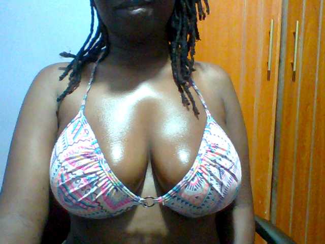 Sweet-petite live cam on BongaCams