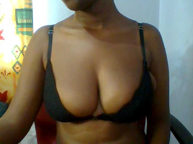 Sweet-petite live cam on BongaCams