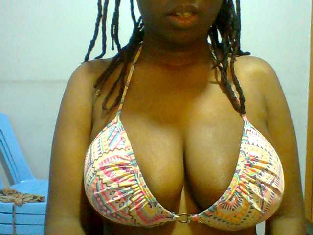 Sweet-petite live cam on BongaCams