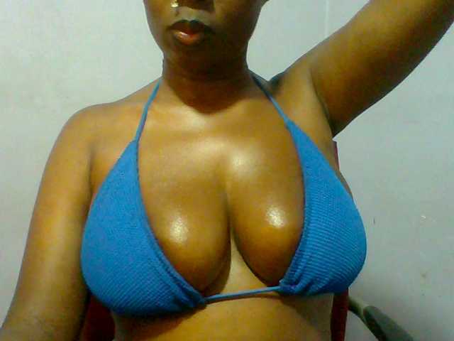 Sweet-petite live cam on BongaCams