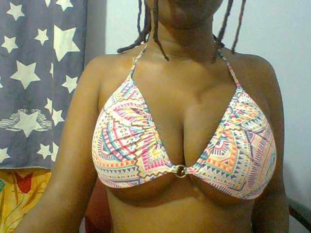 Sweet-petite live cam on BongaCams