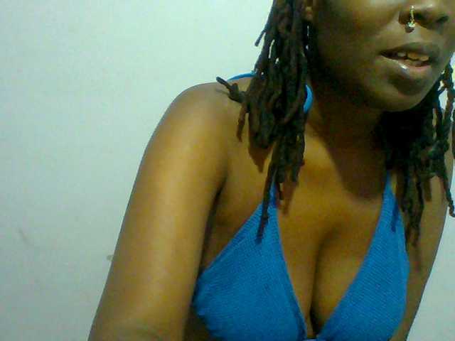 Sweet-petite live cam on BongaCams