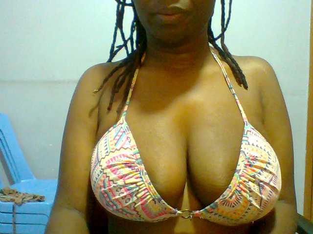 Sweet-petite live cam on BongaCams