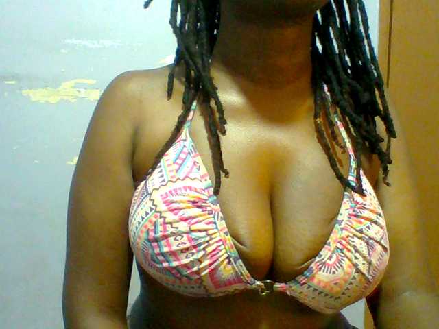 Sweet-petite live cam on BongaCams