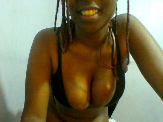 Sweet-petite live cam on BongaCams
