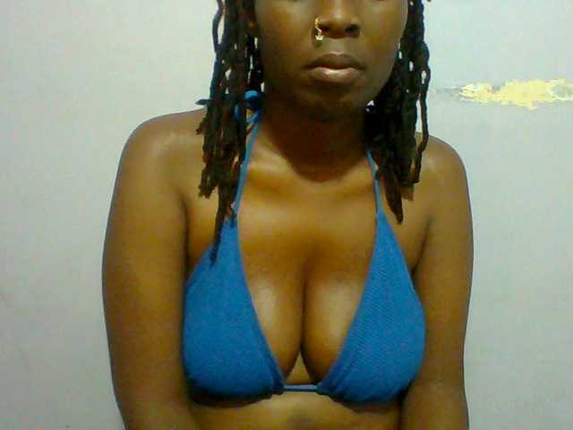Sweet-petite live cam on BongaCams