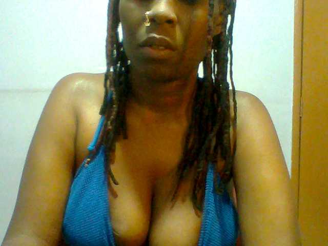 Sweet-petite live cam on BongaCams