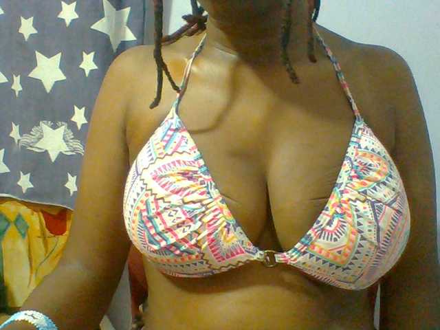Sweet-petite live cam on BongaCams