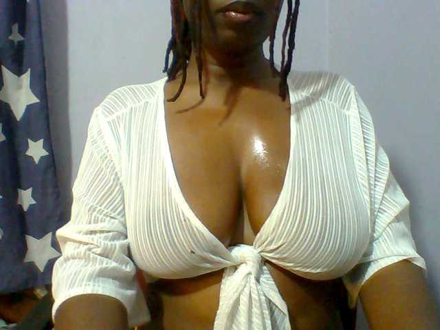 Sweet-petite live cam on BongaCams