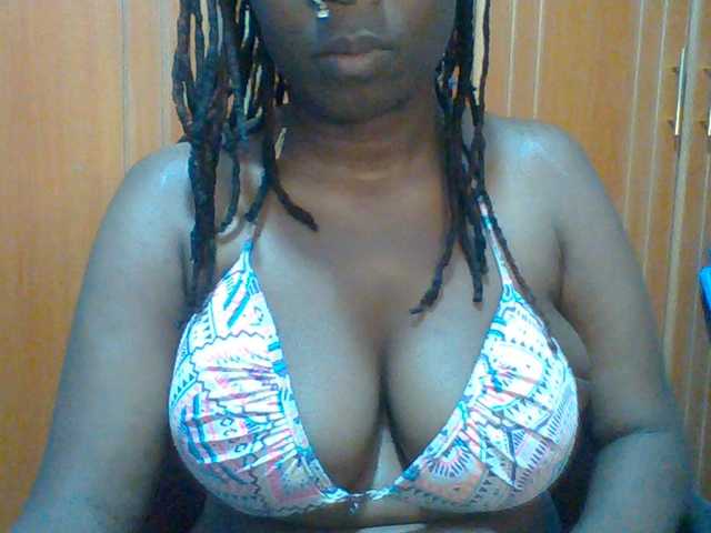 Sweet-petite live cam on BongaCams