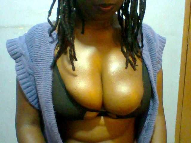 Sweet-petite live cam on BongaCams