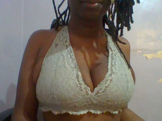 Sweet-petite live cam on BongaCams