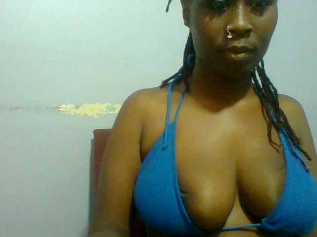 Sweet-petite live cam on BongaCams