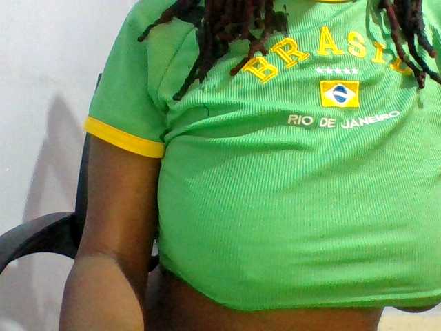 Sweet-petite live cam on BongaCams
