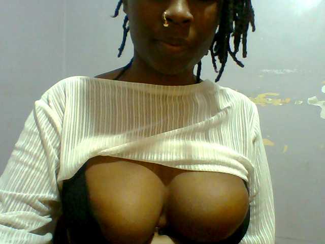 Sweet-petite live cam on BongaCams