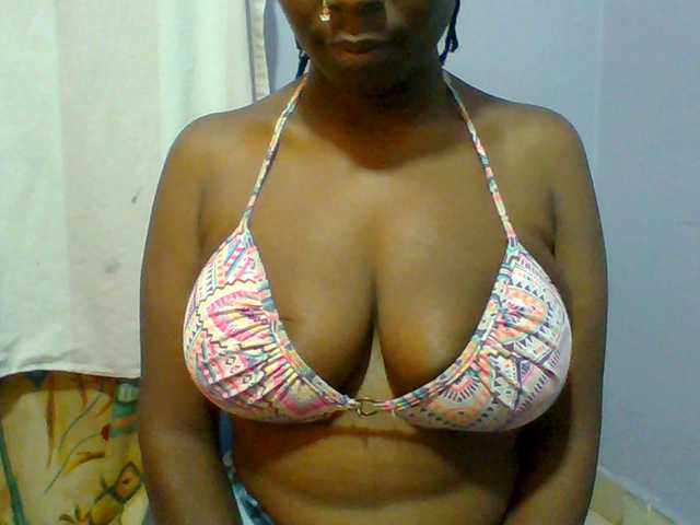 Sweet-petite live cam on BongaCams