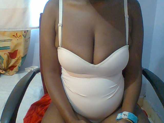 Sweet-petite live cam on BongaCams