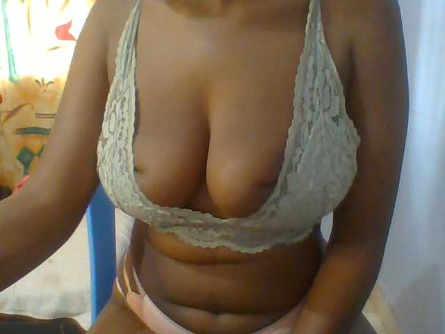 Sweet-petite live cam on BongaCams