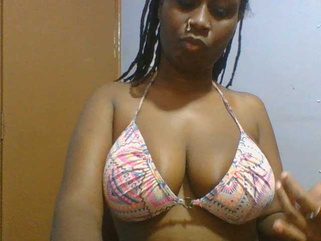 Sweet-petite live cam on BongaCams