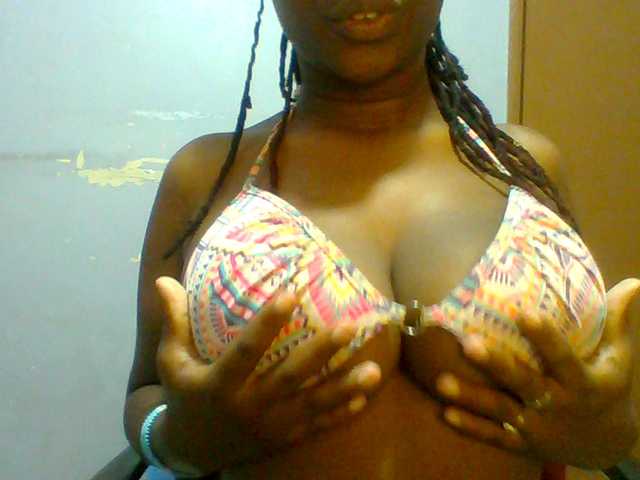 Sweet-petite live cam on BongaCams