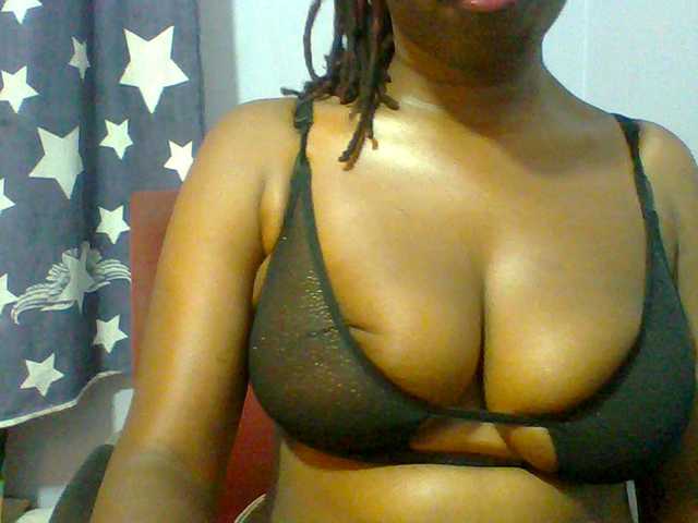 Sweet-petite live cam on BongaCams