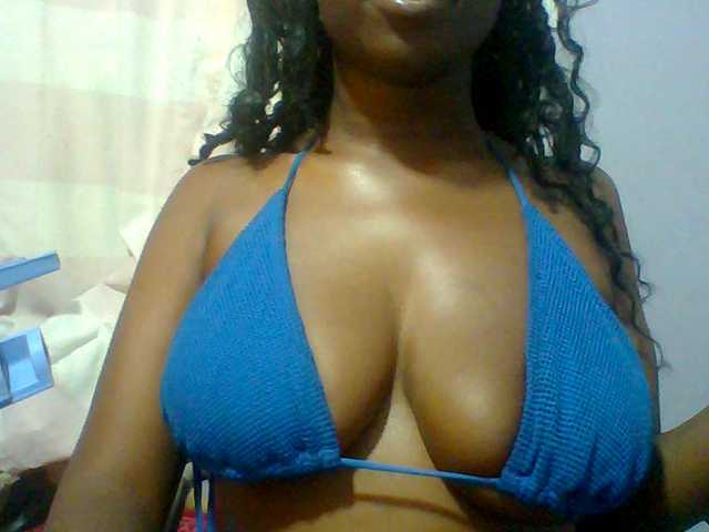 Sweet-petite live cam on BongaCams