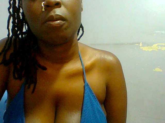 Sweet-petite live cam on BongaCams