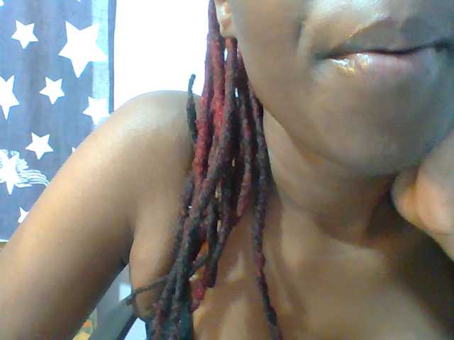Sweet-petite live cam on BongaCams