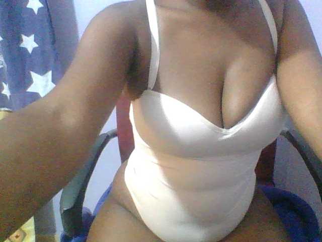 Sweet-petite live cam on BongaCams