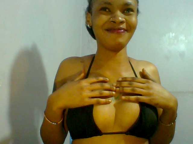 Sweet-petite live cam on BongaCams