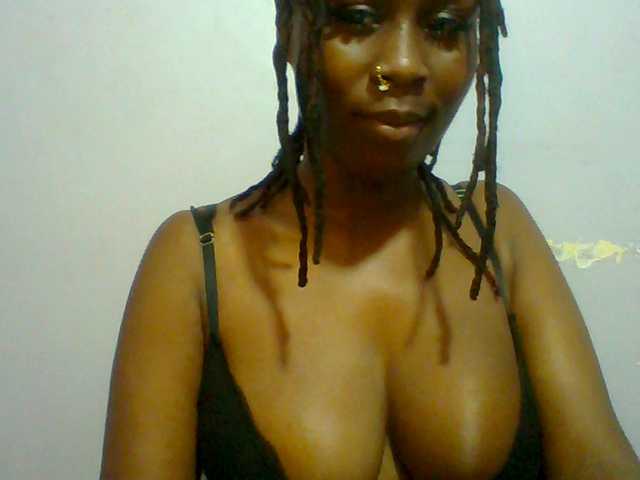 Sweet-petite live cam on BongaCams