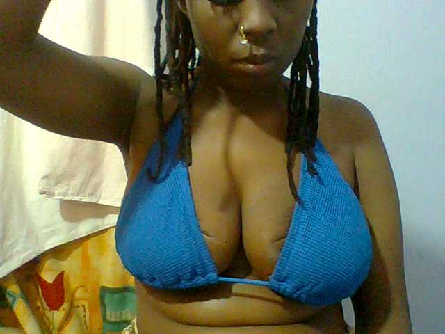 Sweet-petite live cam on BongaCams