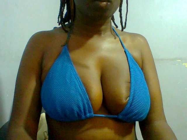 Sweet-petite live cam on BongaCams