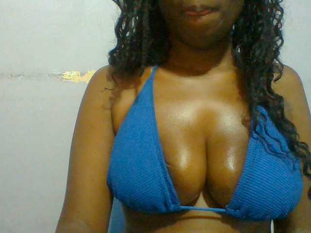 Sweet-petite live cam on BongaCams