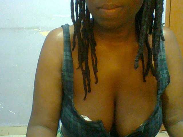 Sweet-petite live cam on BongaCams