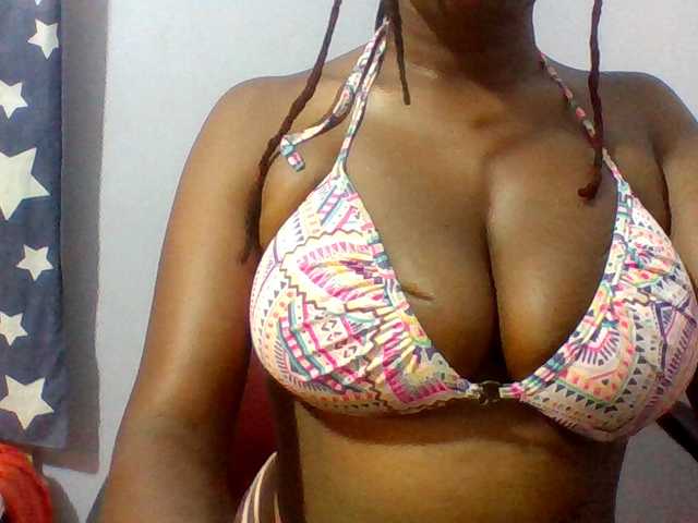 Sweet-petite live cam on BongaCams