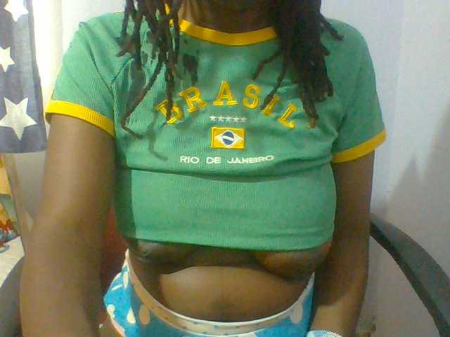 Sweet-petite live cam on BongaCams