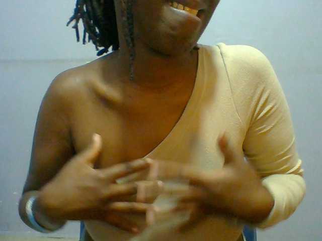Sweet-petite live cam on BongaCams