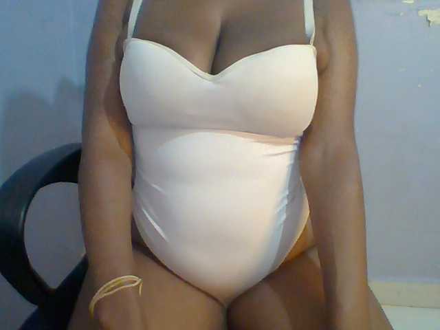 Sweet-petite live cam on BongaCams