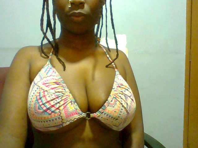 Sweet-petite live cam on BongaCams