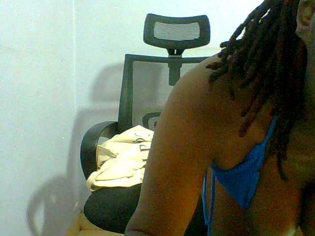 Sweet-petite live cam on BongaCams