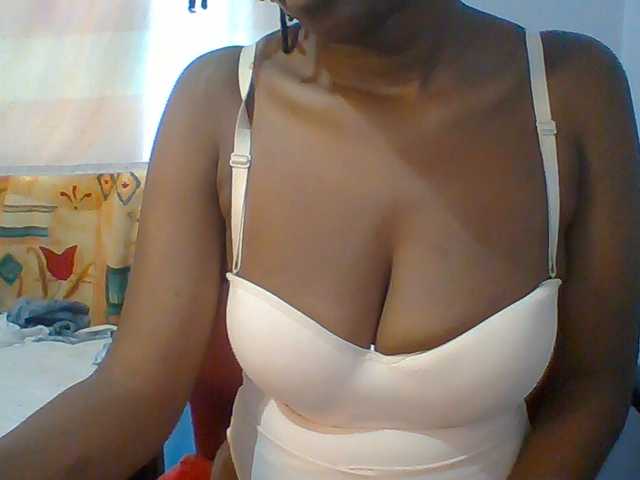 Sweet-petite live cam on BongaCams