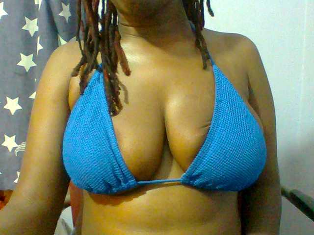 Sweet-petite live cam on BongaCams