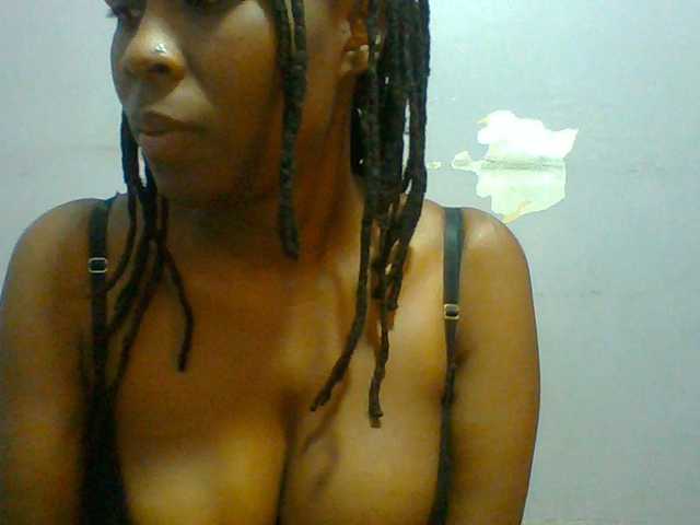 Sweet-petite live cam on BongaCams