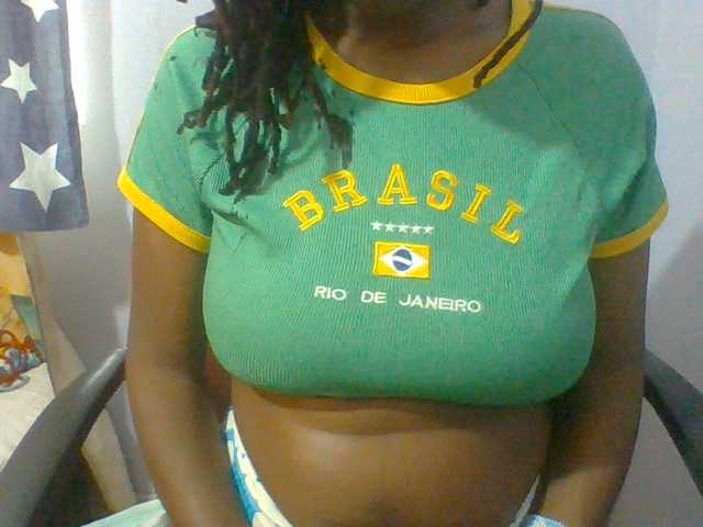 Sweet-petite live cam on BongaCams